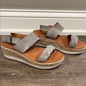 Lucky Brand Women's Gray Sandals